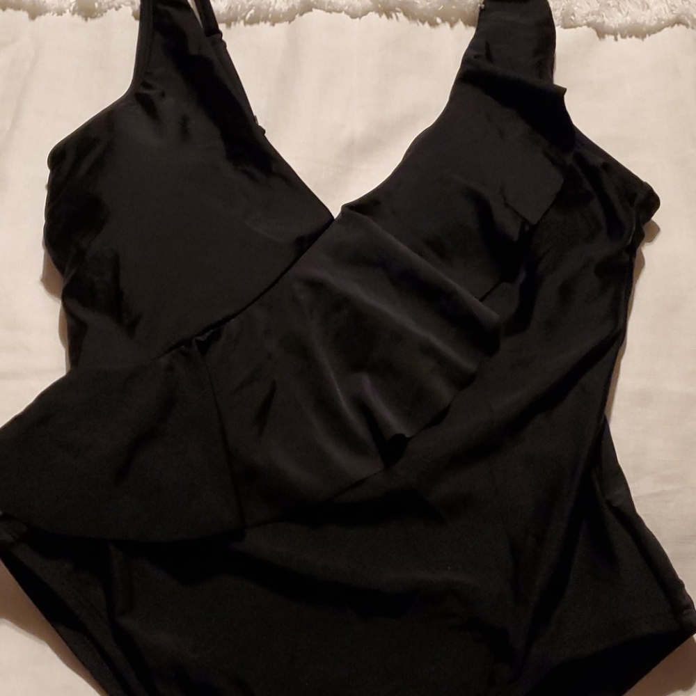 Kona Sol Shoulder Ruffle - Picture 2 of 8